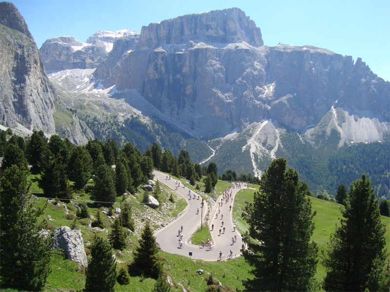 gal/2010/07 - Sella Ronda Bike Day 2010/05 - SellaRonda_Bike_Day/04 - L_affascinante e duro Passo Sella/3verso-il-sella_06.jpg